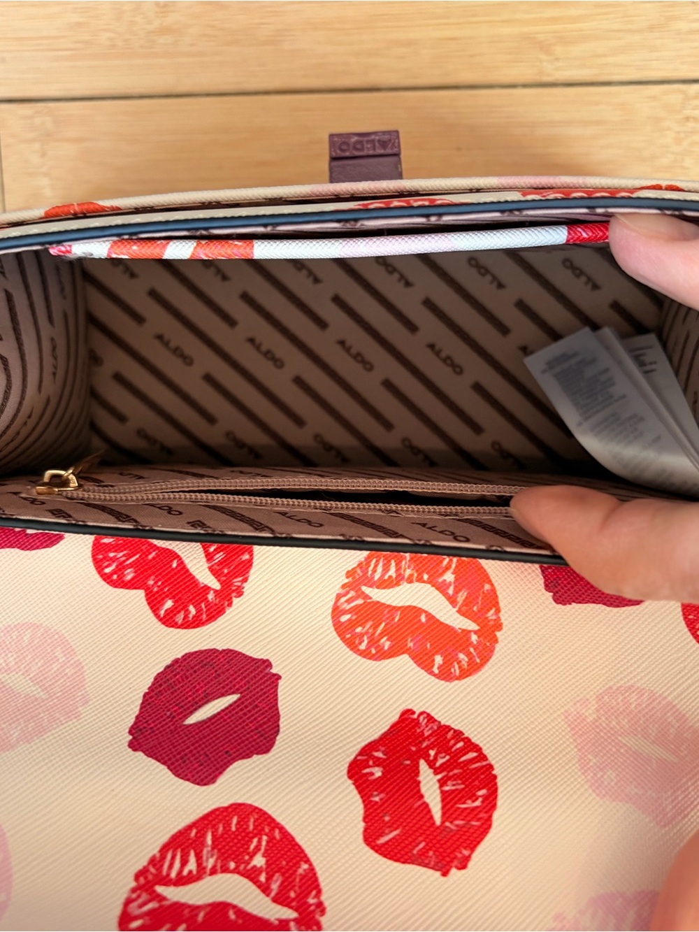 Aldo White Lip-Print Top Handle Crossbody with Maroon Trim - Picture 4 of 5